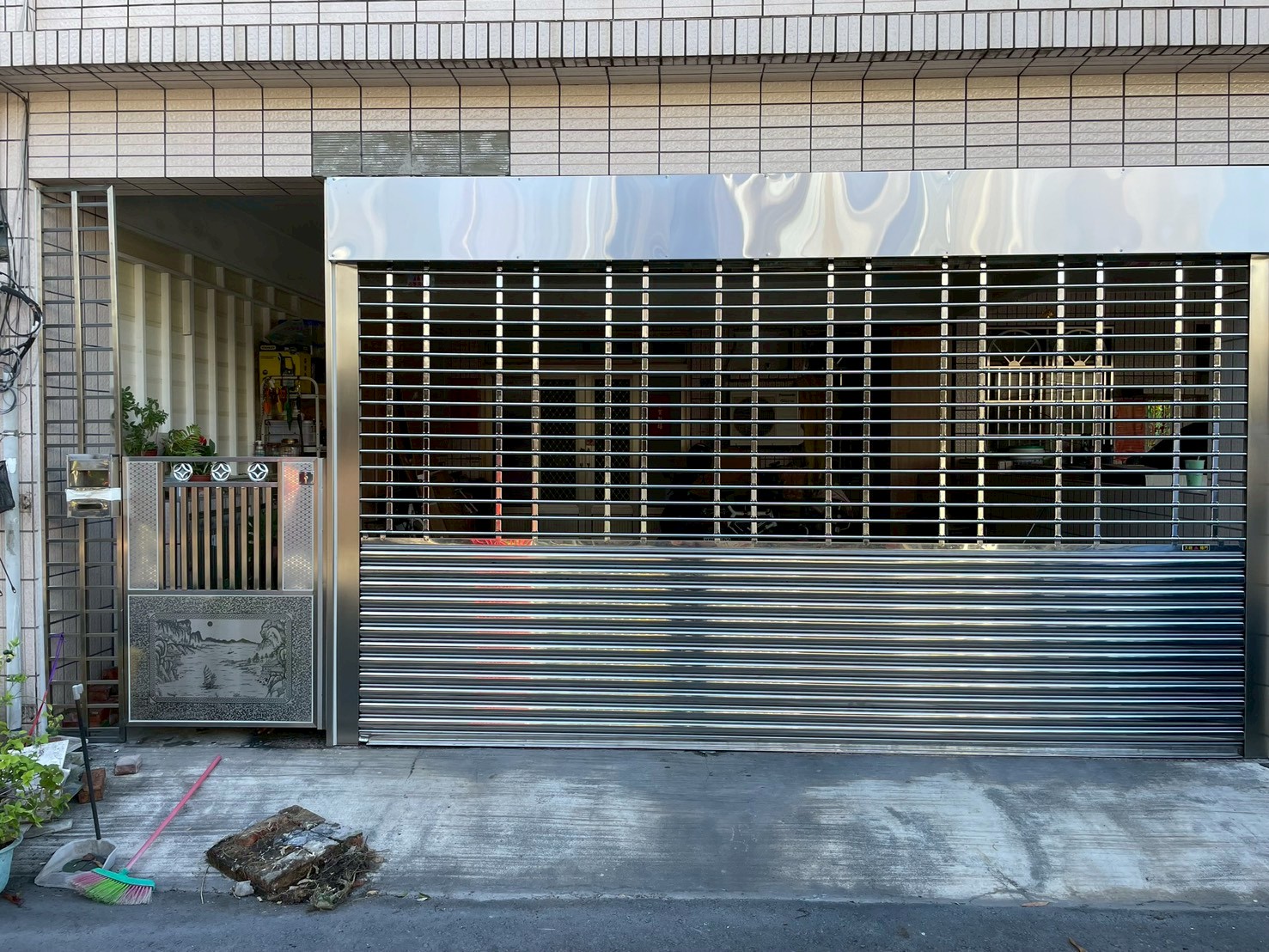 傳統一般鐵捲門